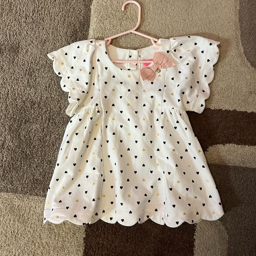 Girl’s Isaac Mizrahi Tunic-style Shirt with Black and Gold Hearts- NWOT